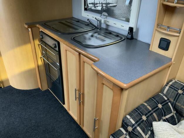 Elddis Crusader Hurricane 470 MOVER - OVEN - AIRCO