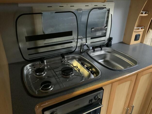 Elddis Crusader Hurricane 470 MOVER - OVEN - AIRCO