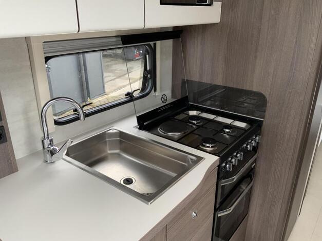 Elddis Affinity 574